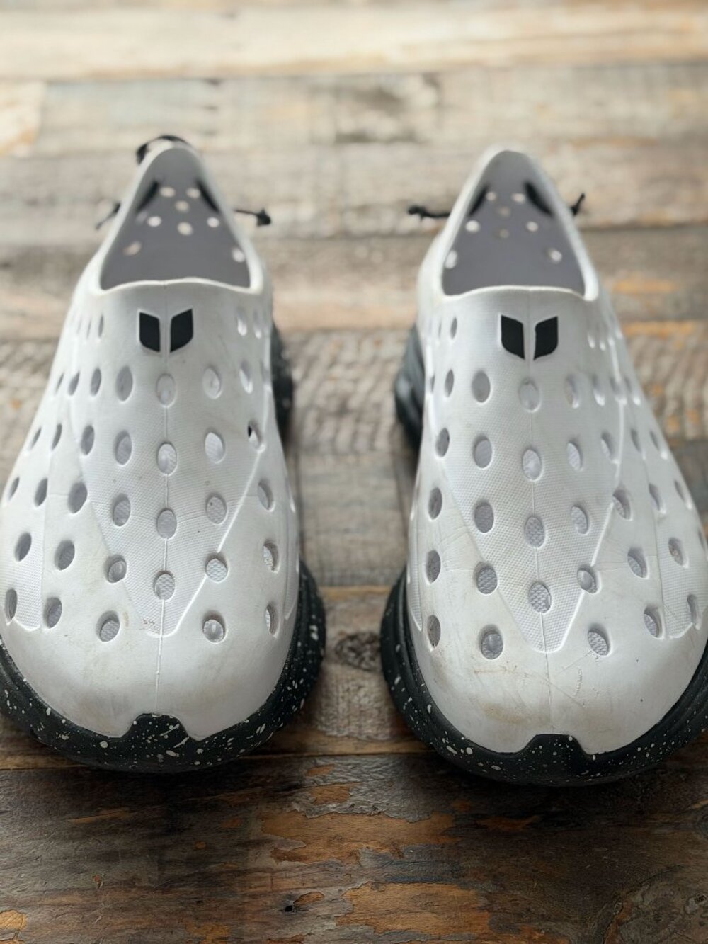 Kane Revive Recovery Shoes - White / Black Speckle -